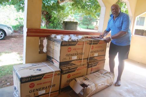 Dr. Ekweanuo acknoledging receipt of the items donated to him by the foundation.